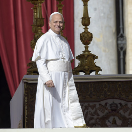 Foto de archivo del Papa León XIV durante la canonización de Carlo Acutis, en la Plaza de San Pedro del Vaticano, a 7 de septiembre de 2025, en Roma (Italia)