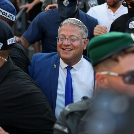 El ministro de Seguridad Nacional de Israel, Itamar Ben Gvir (C), participa en el desfile del Día de Jerusalén en la Puerta de Damasco, en la Ciudad Vieja de Jerusalén, (14/05/2026)
