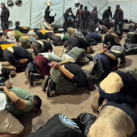 Imágenes de la tortura recibida por los activistas de la Global Sumud Flotilla compartidas por Ben Gvir.
