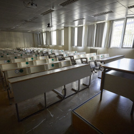 Aulas vacías en la Facultad de Ciencias de la Universidad de Granada