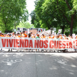 Manifestación bajo el lema 'La vivienda nos cuesta la vida', a 24 de mayo de 2026, en Madrid.