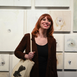 La pintora Paula Bonet, durante la presentación de la exposición ‘LA ANGUILA'.