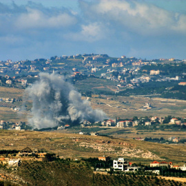 Restos de humo tras un ataque israelí sobre el sur de Líbano.
