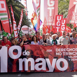 Banderas de UGT tras la cabecera del 1º de Mayo.