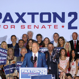 Ken Paxton compareciendo tras ganar las primarias republicanas en Texas