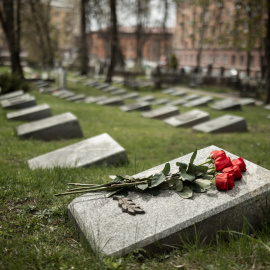 Flores en un cementerio.