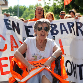 Maricarmen en el acto de protesta contra su segundo intento de desahucio, que ha quedado paralizado.