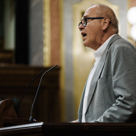 Félix Alonso, diputado de Sumar En Comú Podem, interviene durante un pleno en el Congreso de los Diputados en septiembre de 2025