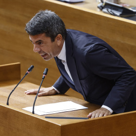 El presidente de la Generalitat valenciana, Carlos Mazón, interviene durante una sesión de control en Les Corts Valencianes en junio de 2025