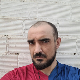 Antonio Ordóñez Galeote en su casa.