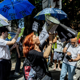 Vecinos del bloque de General Lacy 22, en la manifestación por el derecho a la vivienda de Madrid, del 24 de mayo