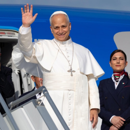 León XIV en el Aeropuerto Fuimicino de Roma, este sábado.