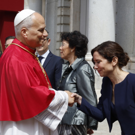 Isabel Díaz Ayuso en el besamanos de bienvenida del Papa León XIV el pasado sábado.