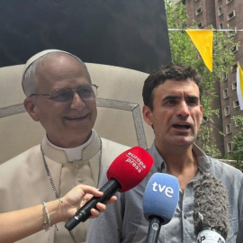 Miguel Hurtado, en un encuentro ficiticio en Madrid con León XIV.