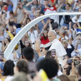 El papa León XIV en el Estadio Olímpico de Barcelona.