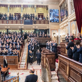 El Papa León XIV recibe un aplauso de siete minutos durante su visita al Congreso de los Diputados.