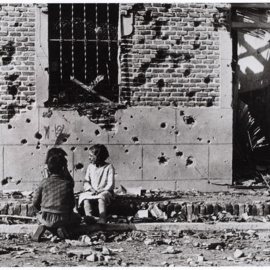 La calle Peironcely número 10, convertida en un icono de la Guerra Civil porque fue fotografiada por Robert Capa.