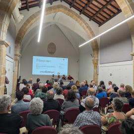 Imatge de la reunió organitzada per l'entitat veïnal No en Valogreene, GEPEC-EdC, Unió de Pagesos i Ecologistas en Acció