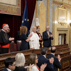 El Papa León XIV entre aplausos en el Congreso de los Diputados el pasado lunes.