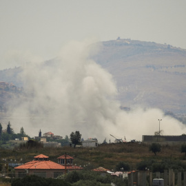 Humo de uno de los ataques de Israel en el sur de Líbano.
