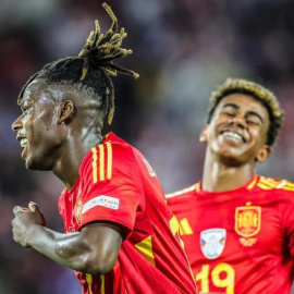 Nico Williams y Lamine Yamal en un partido de la selección española.