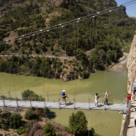 Imagen del puente colgante del Caminito del Rey en Ardales (Málaga).