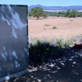 Un terreny buit al polígon industrial del Molló, a Móra la Nova, on hi ha projecta la gigafactoria d'IA. 28/07/2024