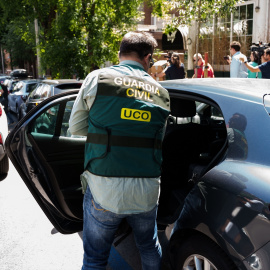 EuropaPress_7554210_agentes_unidad_central_operativa_uco_guardia_civil_acceden_domicilio (1)