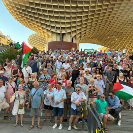 Concentración en Sevilla "por la democracia".
