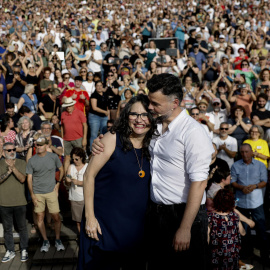La candidata de Compromís al Ayuntamiento de València, Mónica Oltra, y el portavoz de ERC en el Congreso, Gabriel Rufián, en el acto de este viernes.