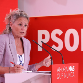 La portavoz de la Comisión Ejecutiva Federal (CEF) del PSOE, Montse Mínguez, durante una rueda de prensa en la sede federal del PSOE, a 18 de mayo de 2026