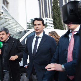 La pareja de la presidenta de la Comunidad de Madrid, Alberto González Amador, sale de declarar a los juzgados de Plaza de Castilla.