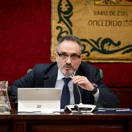El alcalde de Móstoles, Manuel Bautista, durante un pleno extraordinario en el Ayuntamiento de Móstoles, a 24 de febrero de 2026.