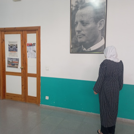 Amal, la madre de la familia siria desamparada, en el local de la Asociación Pro Derechos Humanos de Andalucía en Sevilla.