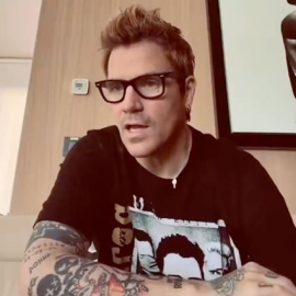 Dani Martín responde a la polémica por sus palabras a una niña en un concierto.