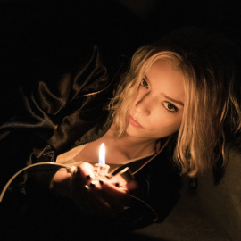 Anya Taylor-Joy regresa a la televisión como protagonista de 'Lucky', en Apple TV.