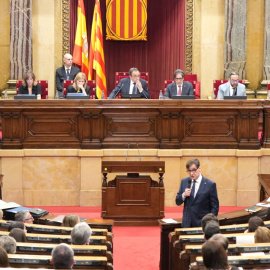 Imatge del ple del Parlament del passat 17 de juny, amb el president Illa intervenint. 17/06/2026