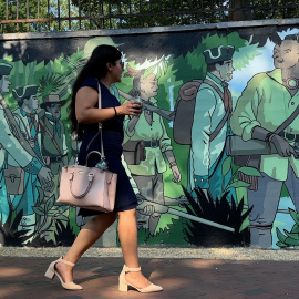 El mural 'Spain at the birth of the United States' pintado por Paco Roca en Washington.
