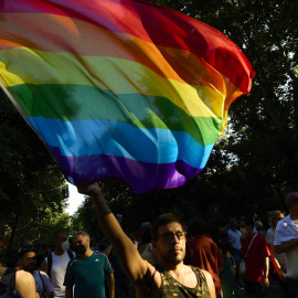 Varias personas durante una manifestación LGTBIQA+.