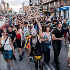 Decenas de personas durante la Marcha del Orgullo Crítico de este año en Madrid (España).