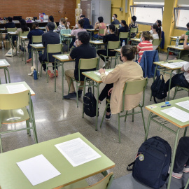 Opositores examinándose en València, en una imagen de archivo.