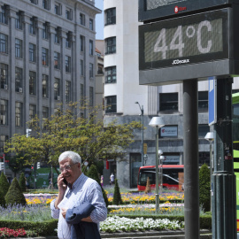 Un termómetro marca 44 º C este miércoles en Bilbao.