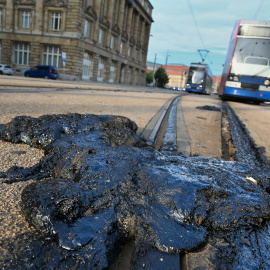 Las juntas del tranvía de Leipzig, fundidas por el calor, a 29 de junio de 2026.