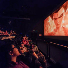 Varias personas en una sala de cine