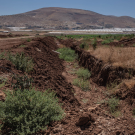 Fotografía del pasado 30 de junio que muestra la zanja que el Ejército israelí ya ha excavado para trazar los primeros 22 kilómetros de un nuevo muro que aislará el Valle del Jordán del resto de Cisjordania.