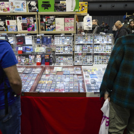 Un puesto de venta de videojuegos.