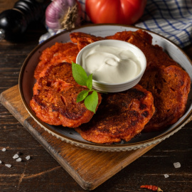 Receta de domatokeftedes, deliciosas tortitas griegas de tomate.
