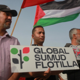Los palestinos en Gaza realizan una vigilia en apoyo a los barcos de la Flotilla interceptados.