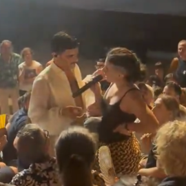 Rodrigo Cuevas junto a una portavoz de Barraques Tarragona.