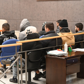 Vista de la sala de la sección primera de la Audiencia Provincial de Bizkaia durante la primera sesión del juicio a once personas acusadas de una agresión homófoba en Basauri, a 9 de marzo de 2026.